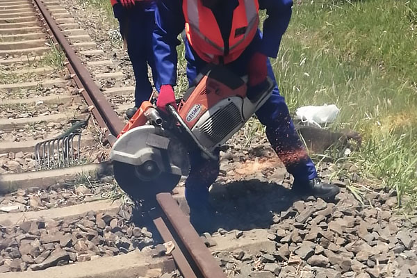 Rail cutting